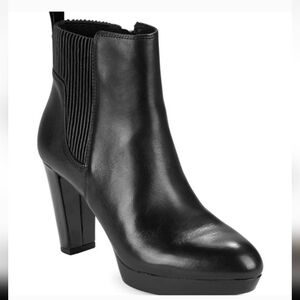 Donald J. Pliner Black Leather Heeled Ankle Boots